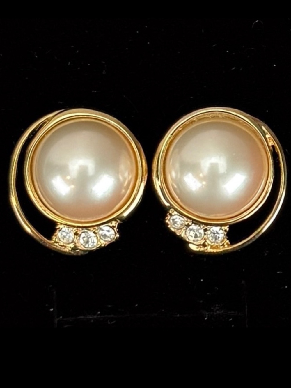 Beautiful, vintage, goldtone, faux, pearl bling costume pierced earrings